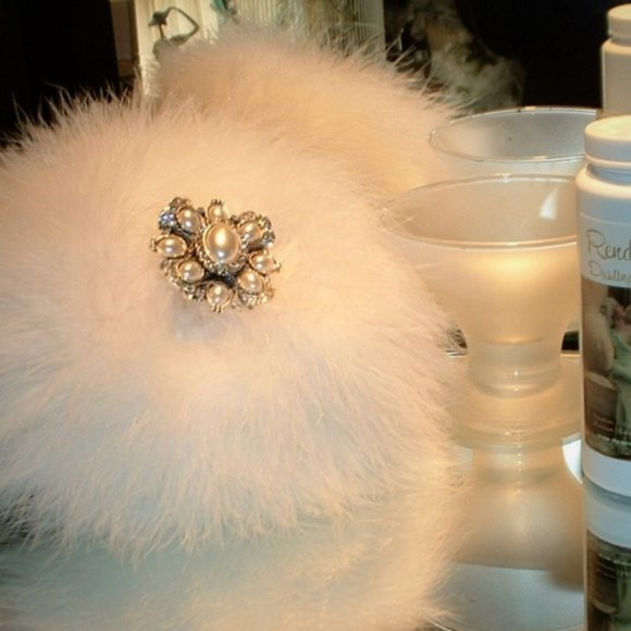 White Ruffles ~ 6 oz Scented Dusting Powder w/ Puff & Glass Stand by Ren… - Picture 4 of 7